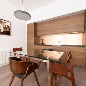  Apartment Semaphore